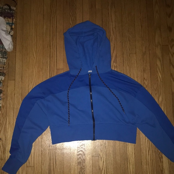 Womens Zara cropped sweatshirt, blue, size small bit fits like a medium.paid 60$ - Picture 1 of 2